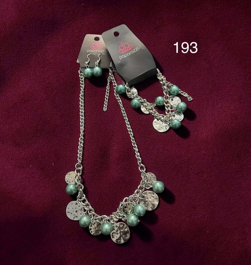 VINTAGE Paparazzi Seaside Sophistication Teal Pearl Hammered Silver Disc Necklac